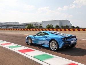 Prijslijst Ferrari F8 Tributo begint boven de drie ton