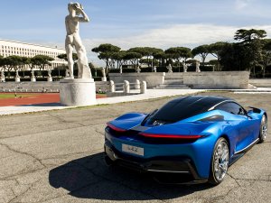 Elektrische Pininfarina Battista kost 2 miljoen