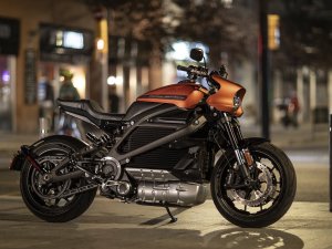 Zwitser rijdt 1723 kilometer in 24 uur op elektrische Harley-Davidson