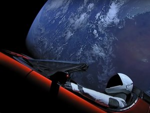 Tesla Roadster van Elon Musk komt aan bij planeet Mars