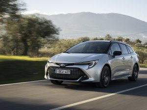 Toyota roept 33.848 auto's terug naar de dealer vanwege één lullig stickertje