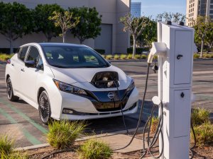 Rij voor een prikkie in deze Japanse elektrische gezinsauto
