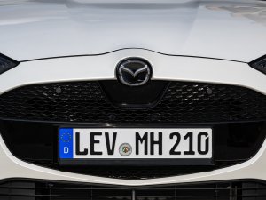 Review Mazda 2 Hybrid (2024): koop deze auto niet (maar private lease hem)!