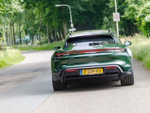 Review: Porsche Taycan Cross Turismo (2024) laat zich EV-kroon niet afpakken