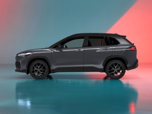 Vernieuwde Toyota Corolla Cross zet grote muil op en doet Volkswagen na