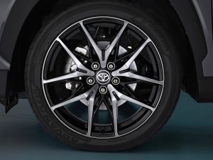 Vernieuwde Toyota Corolla Cross zet grote muil op en doet Volkswagen na