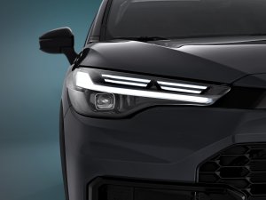 Vernieuwde Toyota Corolla Cross zet grote muil op en doet Volkswagen na