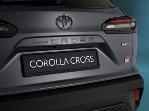 Vernieuwde Toyota Corolla Cross zet grote muil op en doet Volkswagen na