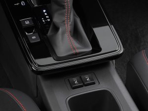 Vernieuwde Toyota Corolla Cross zet grote muil op en doet Volkswagen na