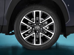 Vernieuwde Toyota Corolla Cross zet grote muil op en doet Volkswagen na