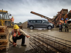 Volkswagen prijst stekkerversies van busbusjes Kombi en Caravelle: wanneer een taxi te klein is