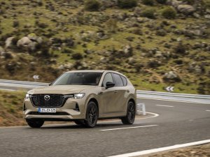 TEST Mazda CX-60 - hoe zachte heelmeesters kinderziekten lieten genezen