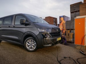 Volkswagen prijst stekkerversies van busbusjes Kombi en Caravelle: wanneer een taxi te klein is