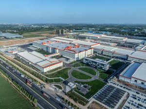 China lanceert bijna drie nieuwe automodellen per dag – waarschuwing voor batterijproblemen