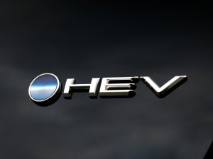 Deze nieuwe Toyota is de goedkoopste hybride van Nederland en plotseling spotgoedkoop