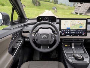 TEST - Deze Toyota gaat de strijd aan met de bestverkochte EV ter wereld