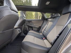TEST - Deze Toyota gaat de strijd aan met de bestverkochte EV ter wereld