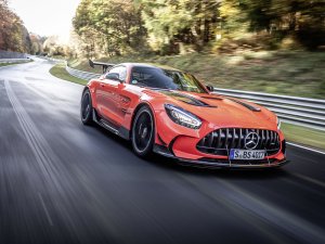 Mercedes-AMG GT Black Series wint wedstrijdje ver plassen