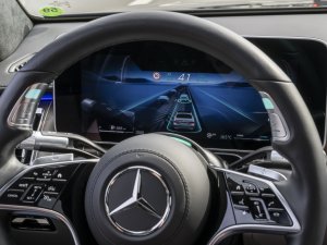 Mercedes troeft Tesla af! Komt als eerste merk met een bijna zelfrijdende auto op de markt