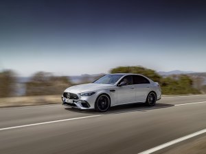 AMG geeft toe dat het de honger naar V8's onderschatte, maar komt met knotsgekke EV