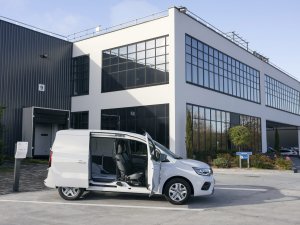 Renault Kangoo E-Tech met Open Sesame-deur schuift extra ver open