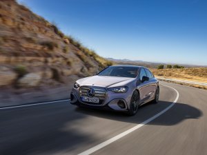 In deze Mercedes red je levens vanuit je luie stoel