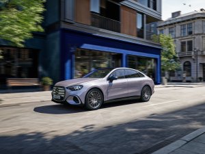 In deze Mercedes red je levens vanuit je luie stoel