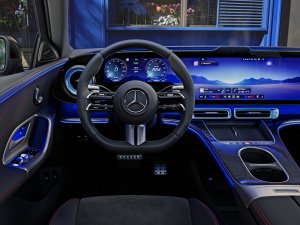In deze Mercedes red je levens vanuit je luie stoel