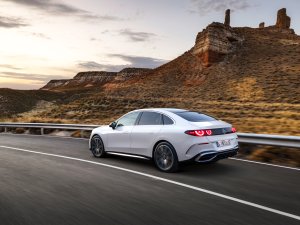 In deze Mercedes red je levens vanuit je luie stoel
