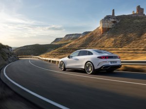 In deze Mercedes red je levens vanuit je luie stoel
