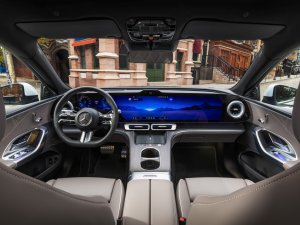 In deze Mercedes red je levens vanuit je luie stoel