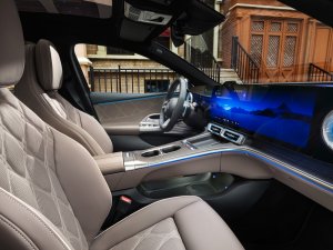 In deze Mercedes red je levens vanuit je luie stoel