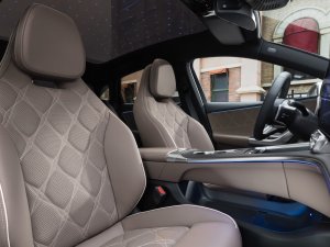 In deze Mercedes red je levens vanuit je luie stoel