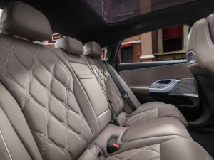 In deze Mercedes red je levens vanuit je luie stoel