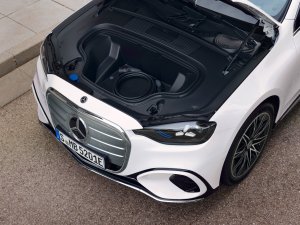 In deze Mercedes red je levens vanuit je luie stoel
