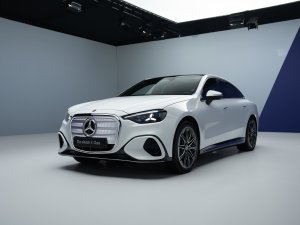 In deze Mercedes red je levens vanuit je luie stoel