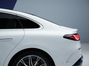 In deze Mercedes red je levens vanuit je luie stoel