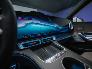 In deze Mercedes red je levens vanuit je luie stoel