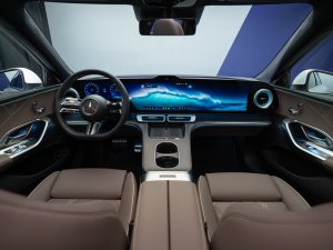 In deze Mercedes red je levens vanuit je luie stoel
