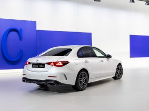 Mercedes doet iets geks: twee keer een 'nieuwe' C-Klasse in één jaar