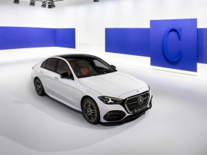 Mercedes doet iets geks: twee keer een 'nieuwe' C-Klasse in één jaar