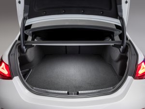 Mercedes doet iets geks: twee keer een 'nieuwe' C-Klasse in één jaar