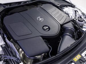 Mercedes doet iets geks: twee keer een 'nieuwe' C-Klasse in één jaar