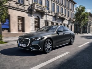 Mercedes doet iets geks: twee keer een 'nieuwe' C-Klasse in één jaar