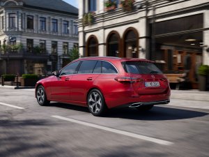 Mercedes doet iets geks: twee keer een 'nieuwe' C-Klasse in één jaar