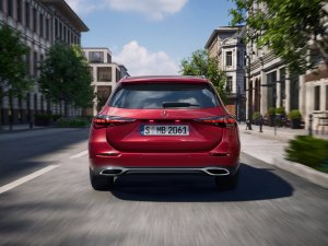 Mercedes doet iets geks: twee keer een 'nieuwe' C-Klasse in één jaar