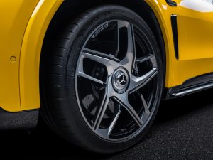 AMG geeft toe dat het de honger naar V8's onderschatte, maar komt met knotsgekke EV