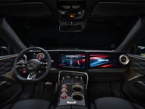 AMG geeft toe dat het de honger naar V8's onderschatte, maar komt met knotsgekke EV