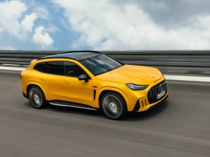 AMG geeft toe dat het de honger naar V8's onderschatte, maar komt met knotsgekke EV