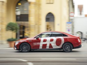 Mercedes troeft Tesla af met zelfrijdende auto, maar er zit een addertje onder het gras